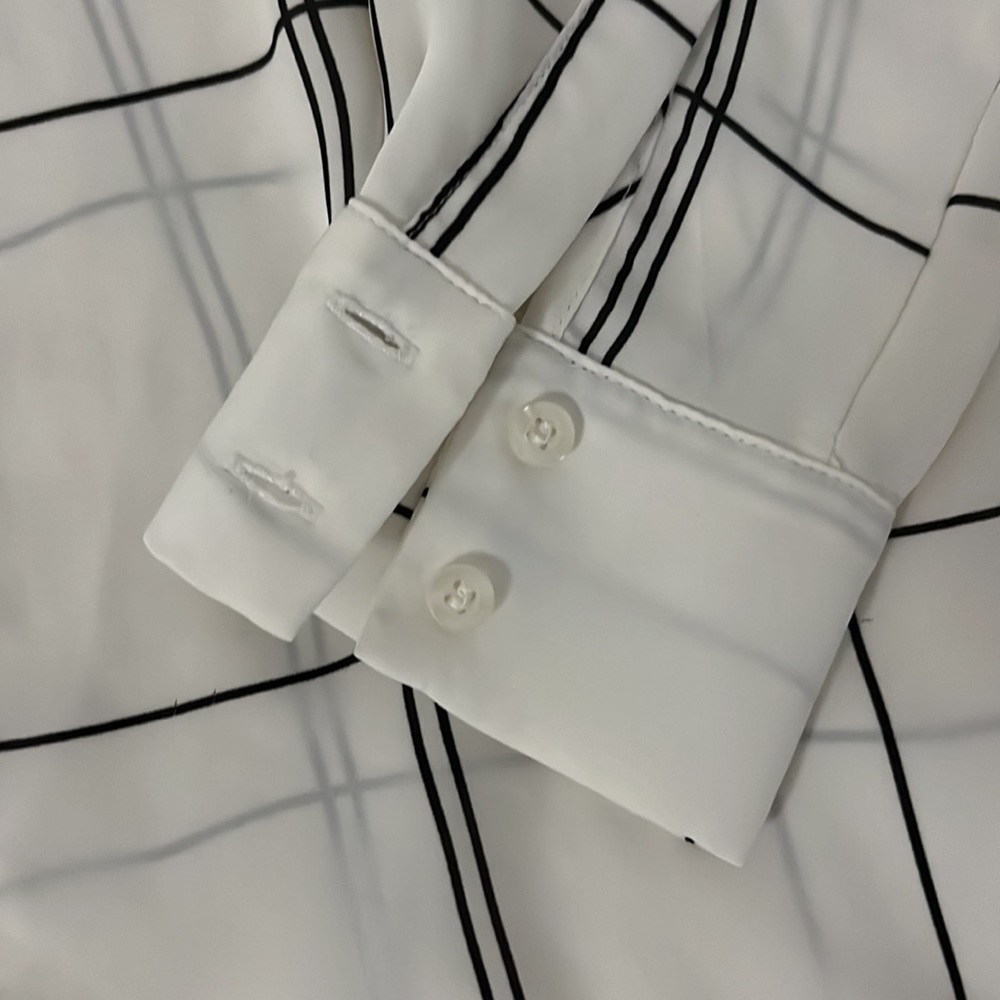 H&M button down blouse - Picture 2 of 4